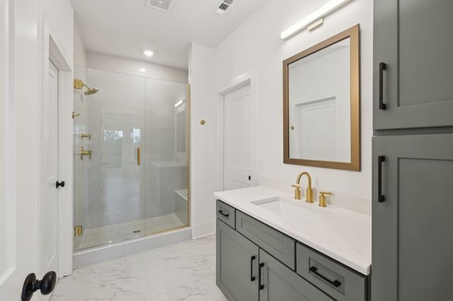 203 Daydreamer Ln, Nashville, TN 37206