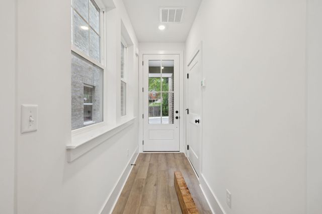 203 Daydreamer Ln, Nashville, TN 37206