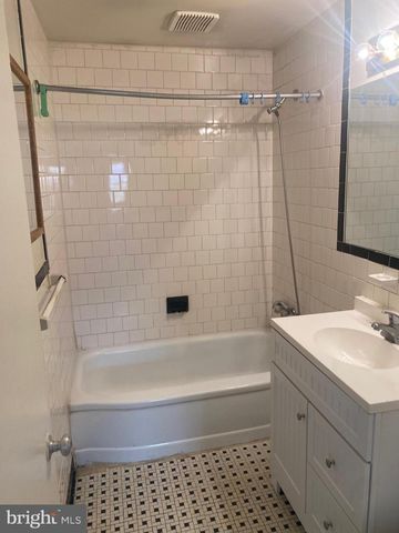 3137 GRAHAM RD, Falls Church, VA 22042
