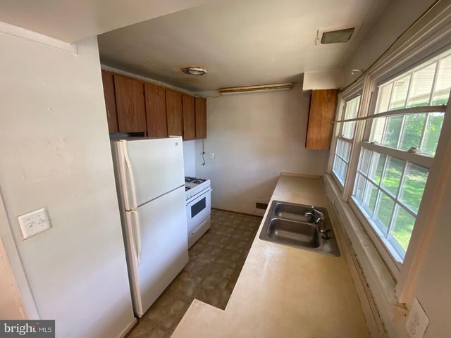 3137 GRAHAM RD, Falls Church, VA 22042