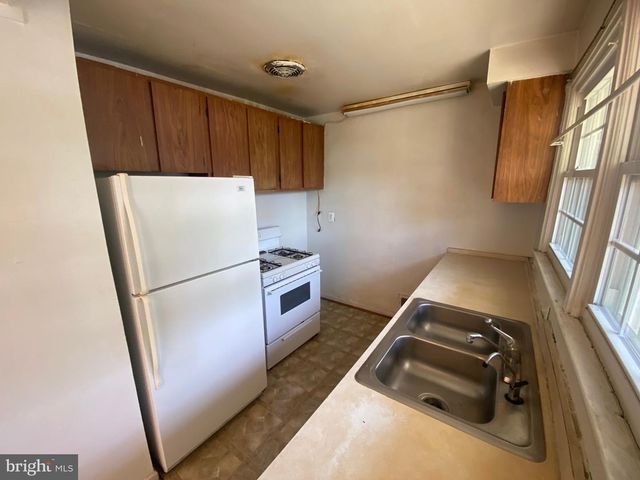 3137 GRAHAM RD, Falls Church, VA 22042