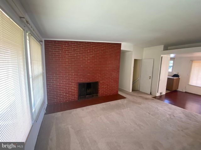 3137 GRAHAM RD, Falls Church, VA 22042