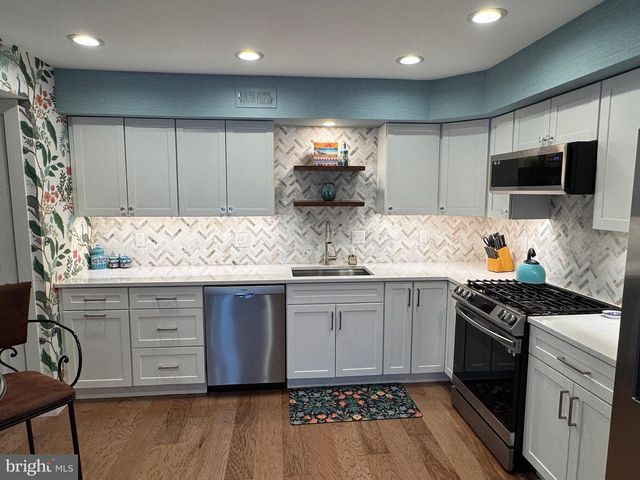 107 LAMPLIGHTER CT, Marlton, NJ 08053