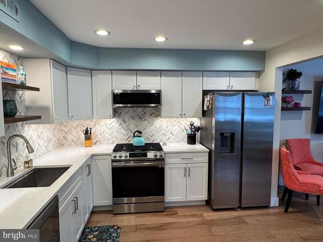 107 LAMPLIGHTER CT, Marlton, NJ 08053