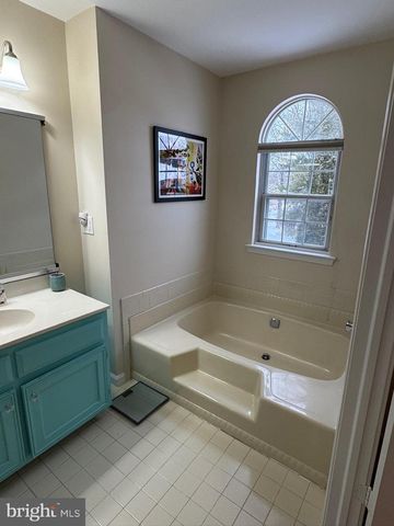 107 LAMPLIGHTER CT, Marlton, NJ 08053
