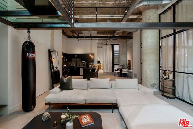 330 W 11th Street 104, Los Angeles, CA 90015