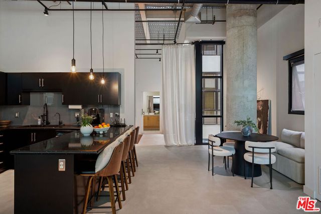 330 W 11th Street 104, Los Angeles, CA 90015