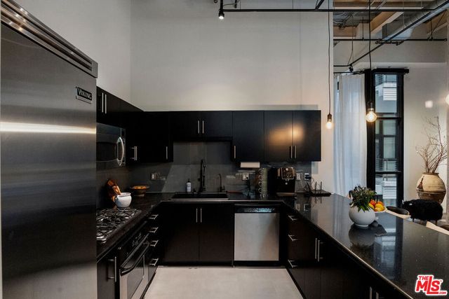 330 W 11th Street 104, Los Angeles, CA 90015
