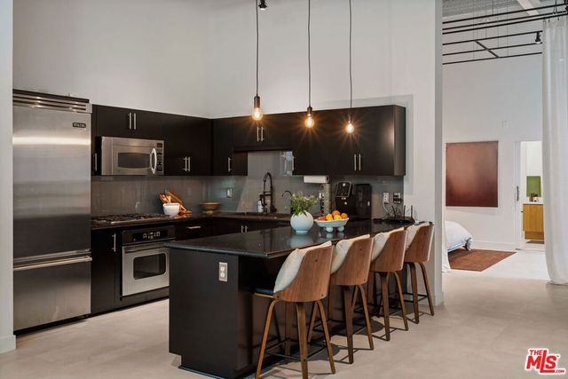 330 W 11th Street 104, Los Angeles, CA 90015
