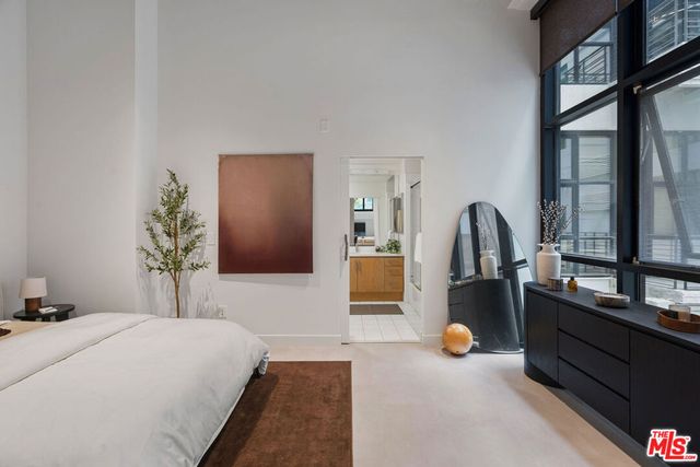 330 W 11th Street 104, Los Angeles, CA 90015