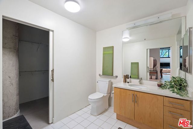 330 W 11th Street 104, Los Angeles, CA 90015