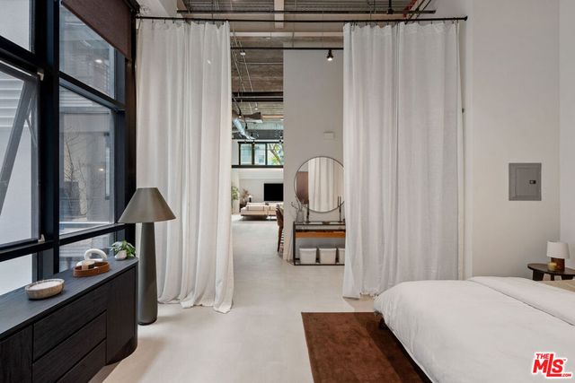 330 W 11th Street 104, Los Angeles, CA 90015