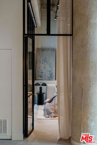 330 W 11th Street 104, Los Angeles, CA 90015