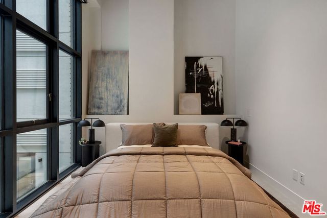 330 W 11th Street 104, Los Angeles, CA 90015