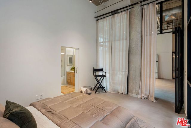 330 W 11th Street 104, Los Angeles, CA 90015