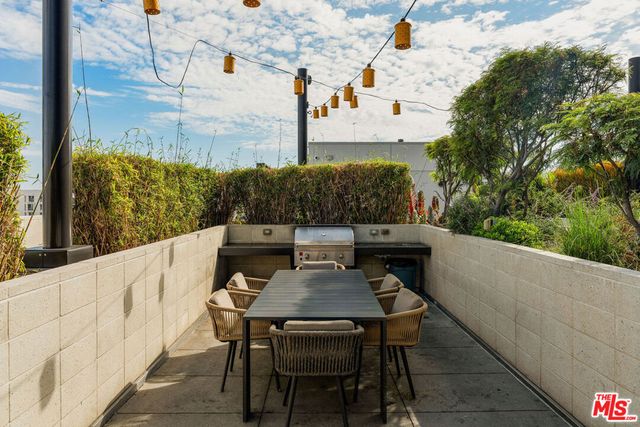 330 W 11th Street 104, Los Angeles, CA 90015