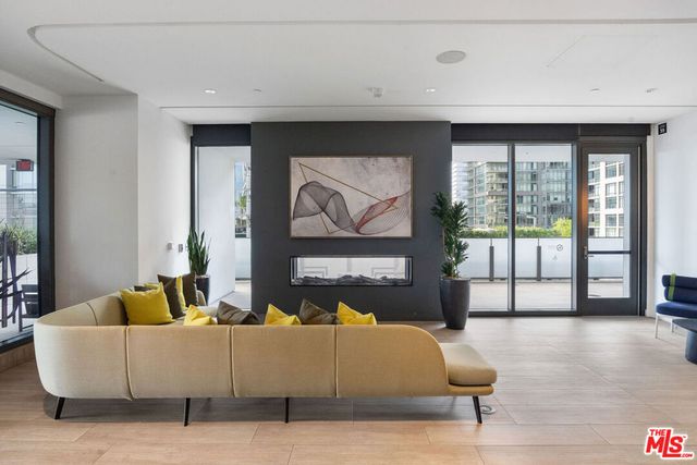 330 W 11th Street 104, Los Angeles, CA 90015