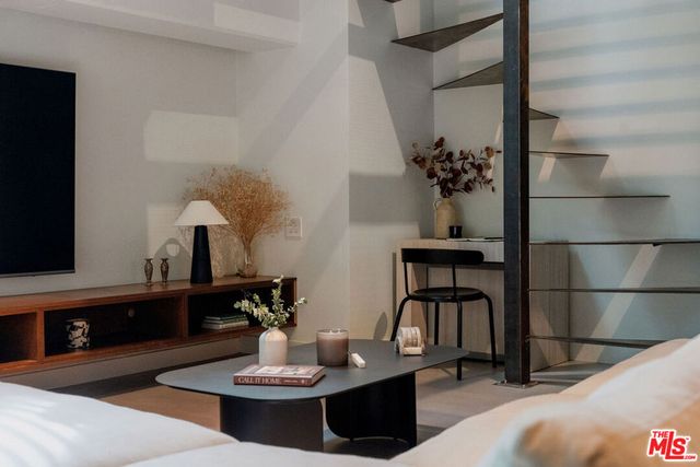 330 W 11th Street 104, Los Angeles, CA 90015