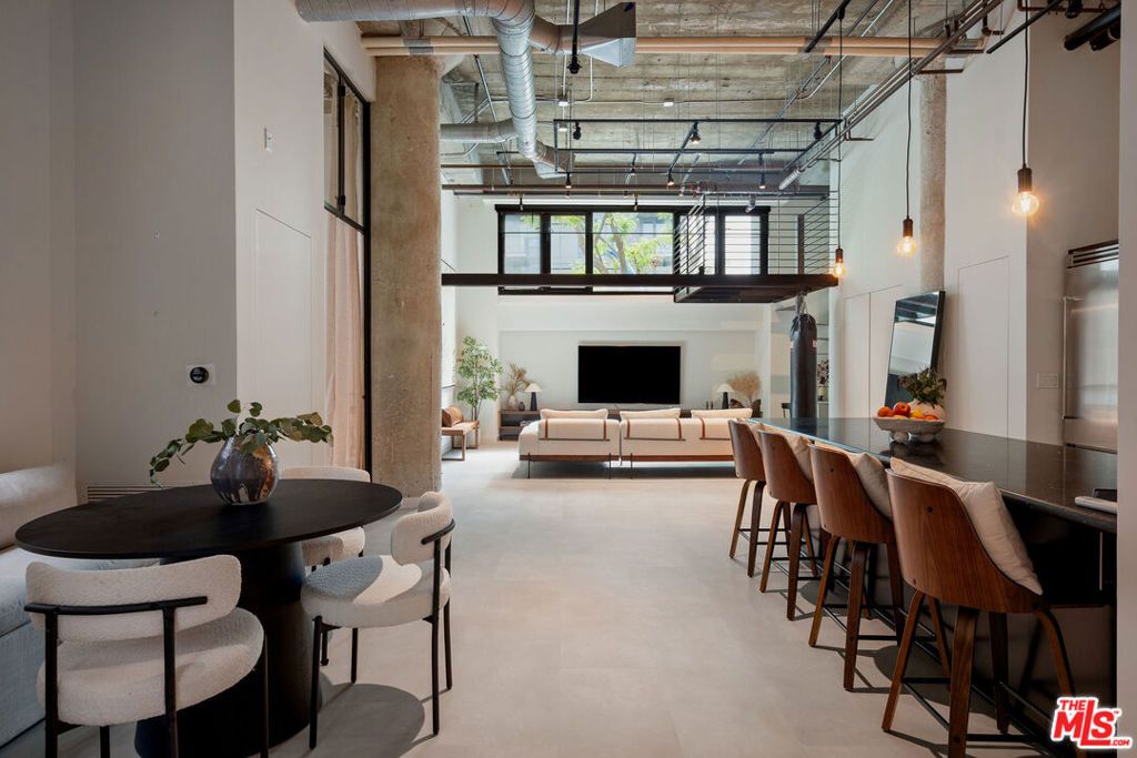 330 W 11th Street 104, Los Angeles, CA 90015