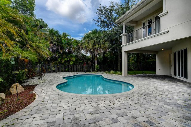 670 Edgebrook Lane, Royal Palm Beach, FL 33411