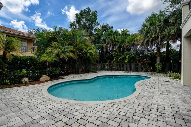 670 Edgebrook Lane, Royal Palm Beach, FL 33411