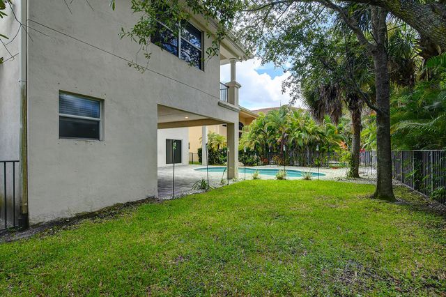 670 Edgebrook Lane, Royal Palm Beach, FL 33411