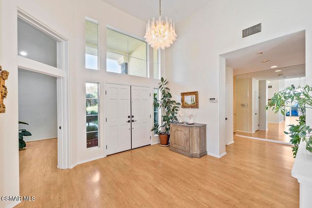 1880 Crystal View Circle, Newbury Park, CA 91320
