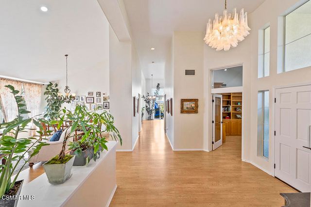 1880 Crystal View Circle, Newbury Park, CA 91320
