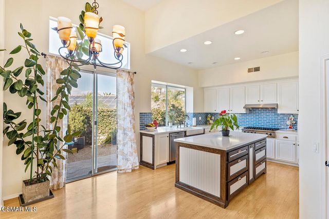 1880 Crystal View Circle, Newbury Park, CA 91320