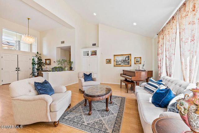 1880 Crystal View Circle, Newbury Park, CA 91320