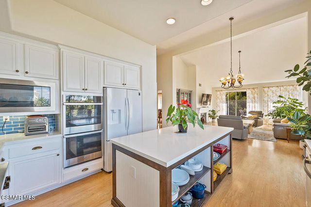 1880 Crystal View Circle, Newbury Park, CA 91320