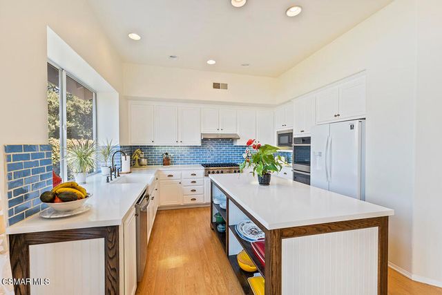 1880 Crystal View Circle, Newbury Park, CA 91320