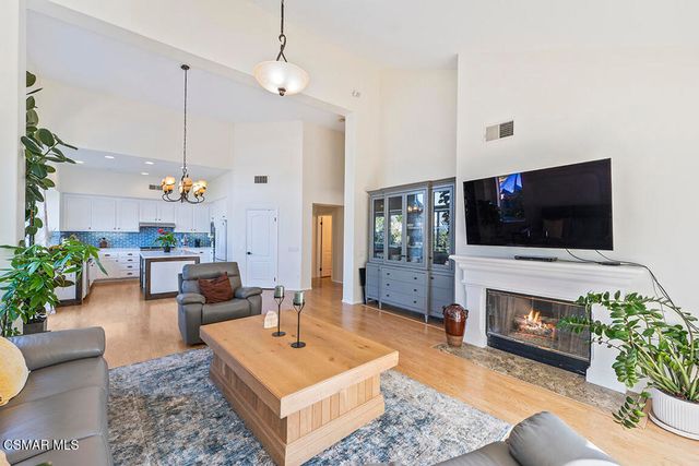 1880 Crystal View Circle, Newbury Park, CA 91320