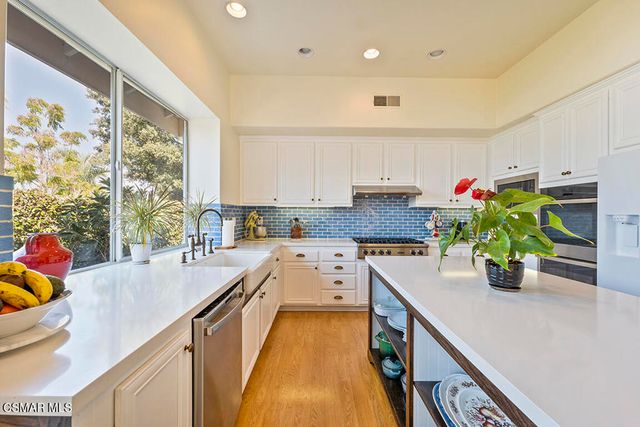1880 Crystal View Circle, Newbury Park, CA 91320