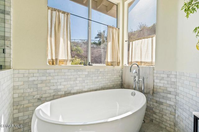 1880 Crystal View Circle, Newbury Park, CA 91320