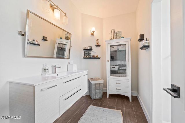 1880 Crystal View Circle, Newbury Park, CA 91320
