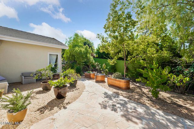 1880 Crystal View Circle, Newbury Park, CA 91320