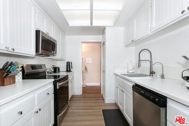 2385 Roscomare Road D17, Los Angeles, CA 90077