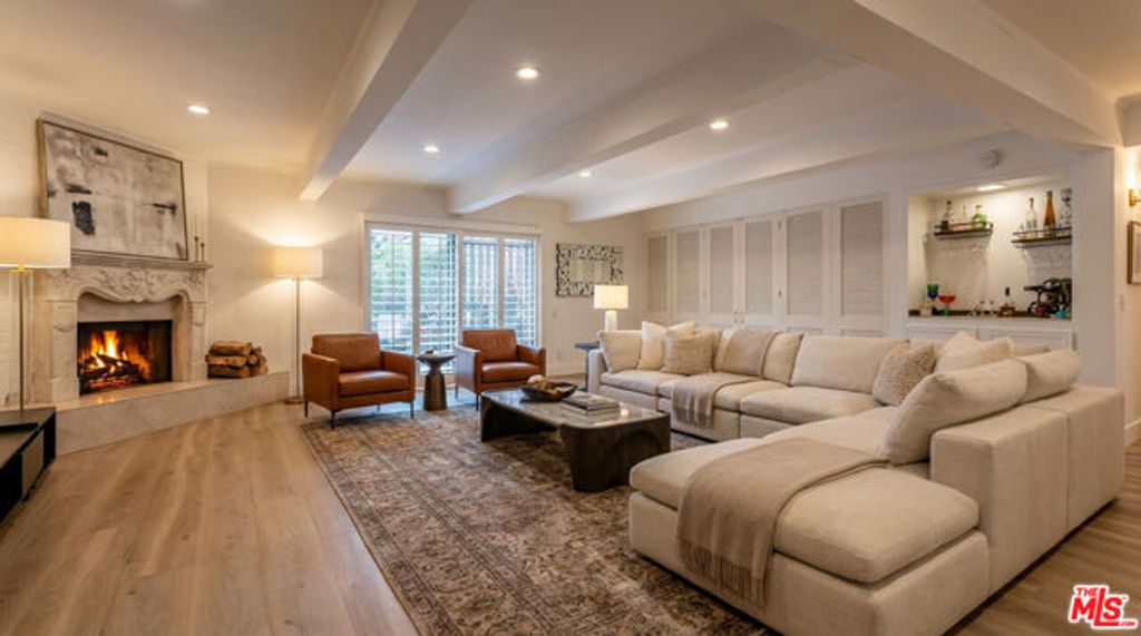 2385 Roscomare Road D17, Los Angeles, CA 90077