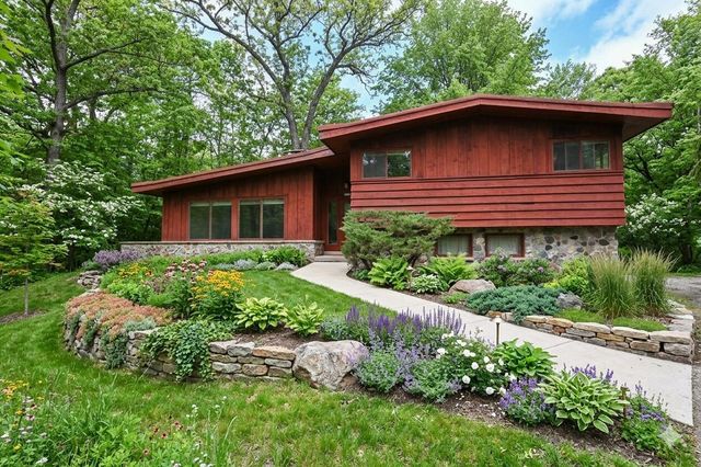 4108 W Woodward DRIVE, Franklin, WI 53132