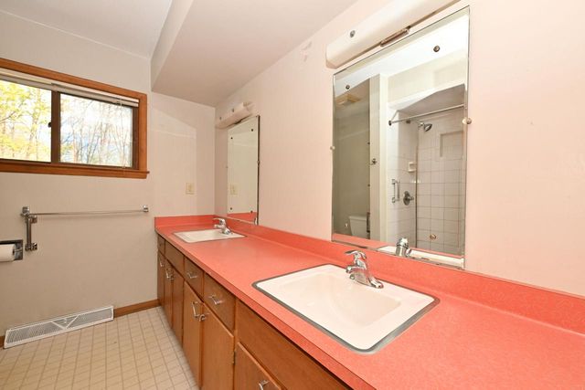 4108 W Woodward DRIVE, Franklin, WI 53132