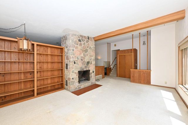4108 W Woodward DRIVE, Franklin, WI 53132