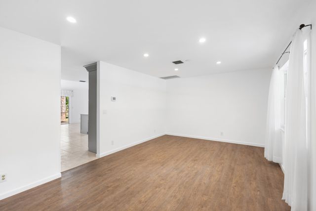 227 W Riverside Drive, Jupiter, FL 33469