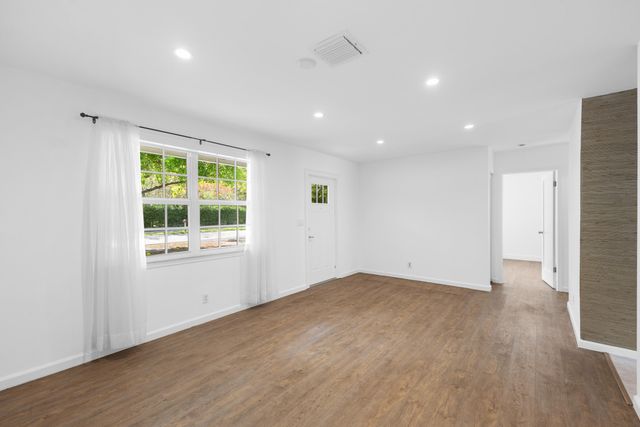 227 W Riverside Drive, Jupiter, FL 33469