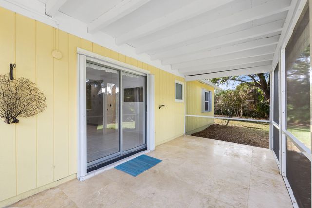 227 W Riverside Drive, Jupiter, FL 33469