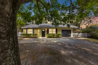 227 W Riverside Drive, Jupiter, FL 33469