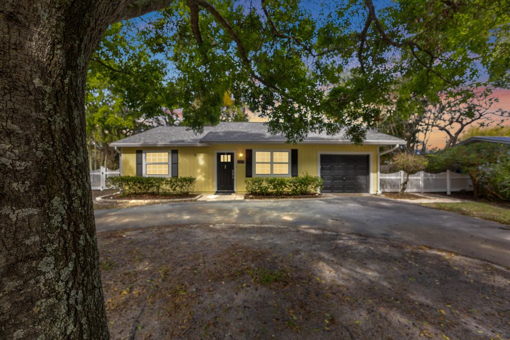 227 W Riverside Drive, Jupiter, FL 33469