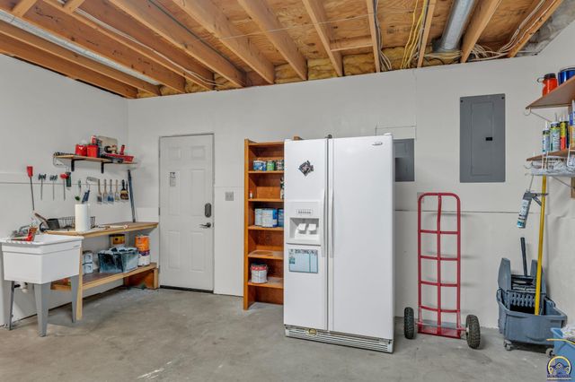 3700 SW Stutley RD, Topeka, KS 66610