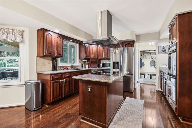 4 Park View Drive, Pittsford, NY 14534