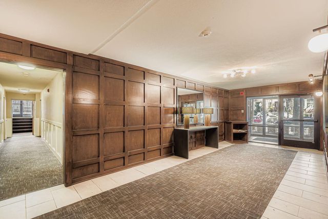 1912 Dupont Avenue S 407, Minneapolis, MN 55403